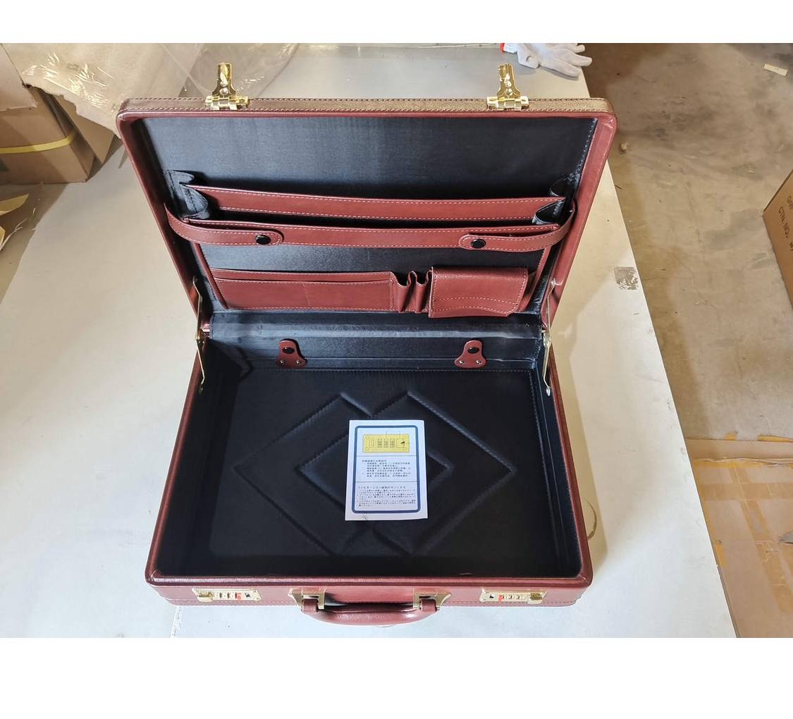 حقيبة دبلوماسية جلد